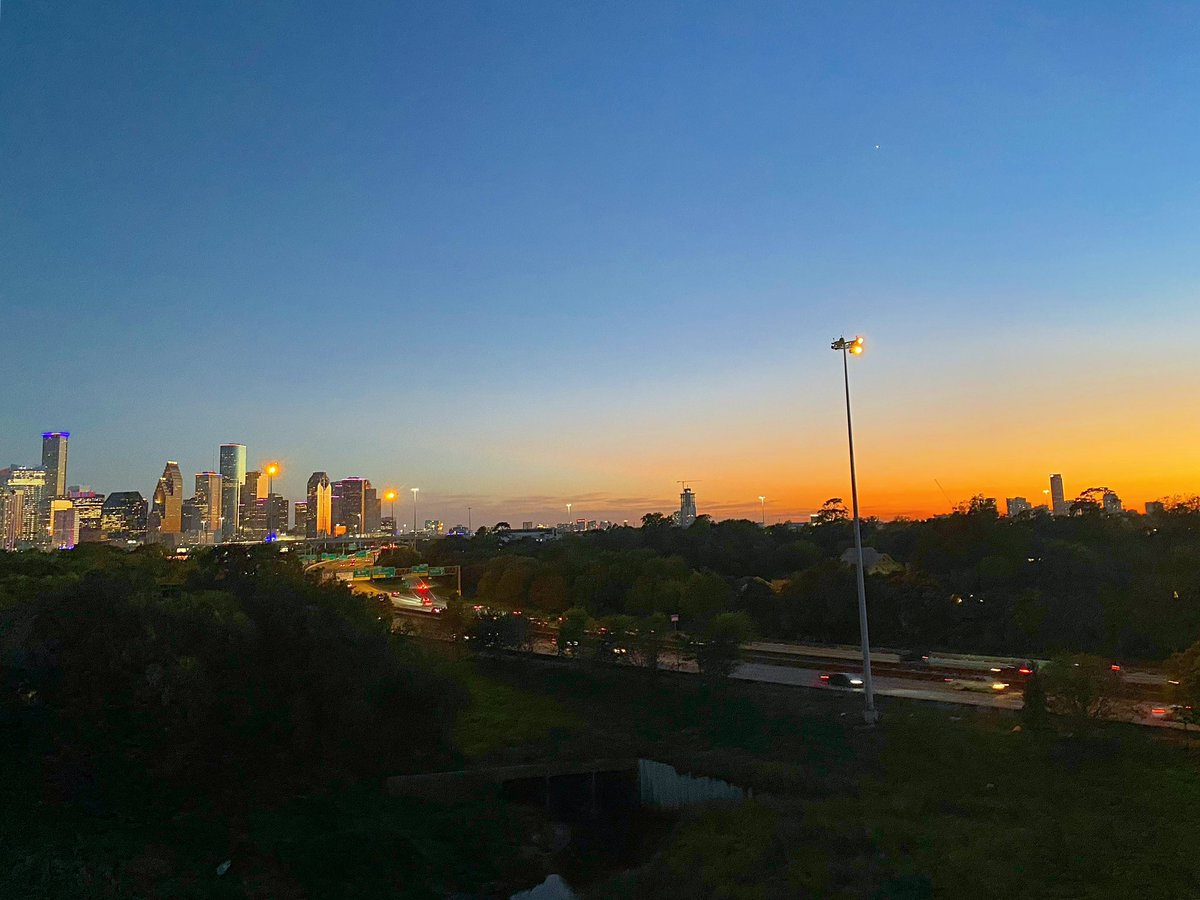 meghamcswain's tweet photo. #ForTheH  @astros 💙🧡 #raventower @HoustonHeights https://t.co/7ZhFInK01M