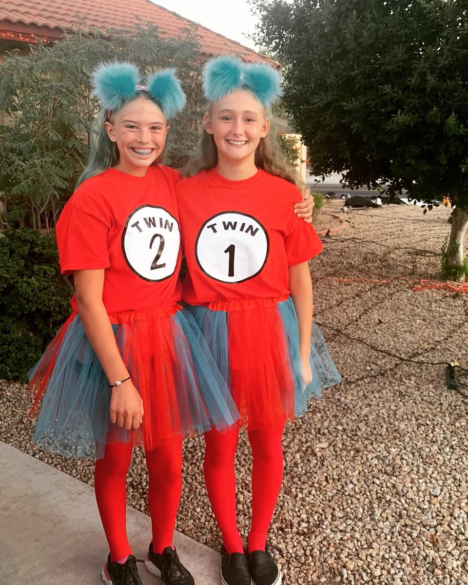 JosieBarden17's tweet photo. Happy Halloween! #twins #thingonethingtwo 🎃👻 https://t.co/tXgJTJKCQd