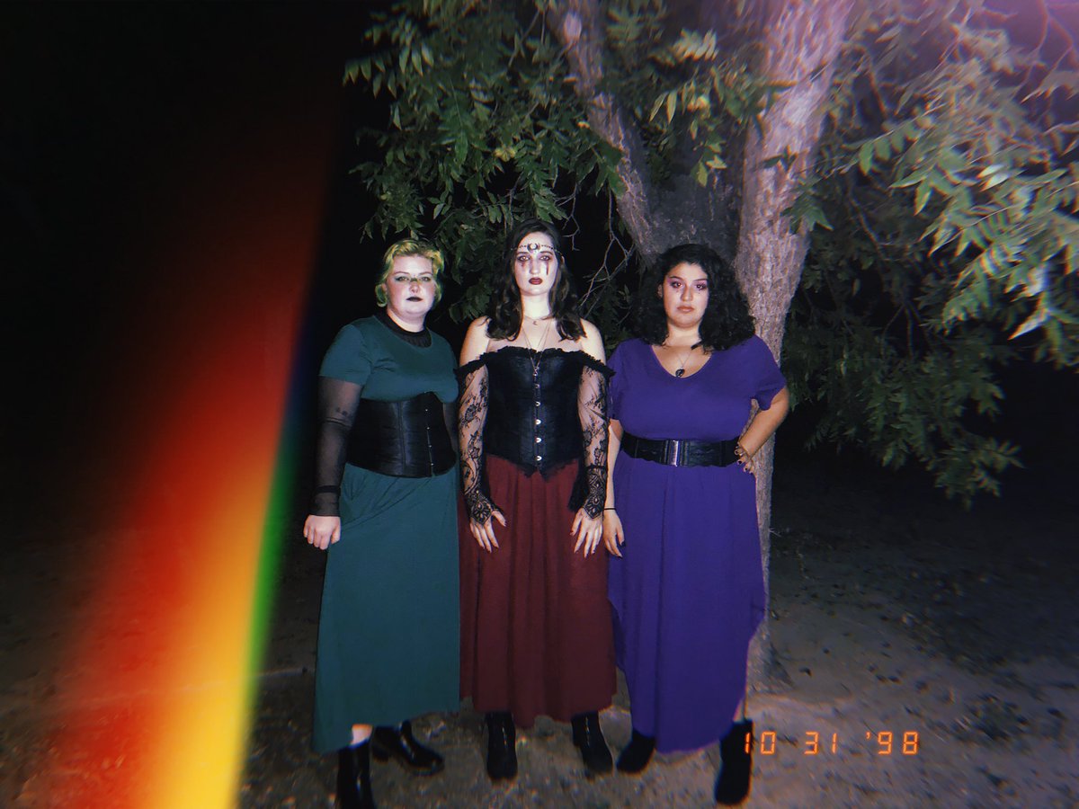kaylinjo_007's tweet photo. The Hex Girls who? https://t.co/fLK7rzuzlr