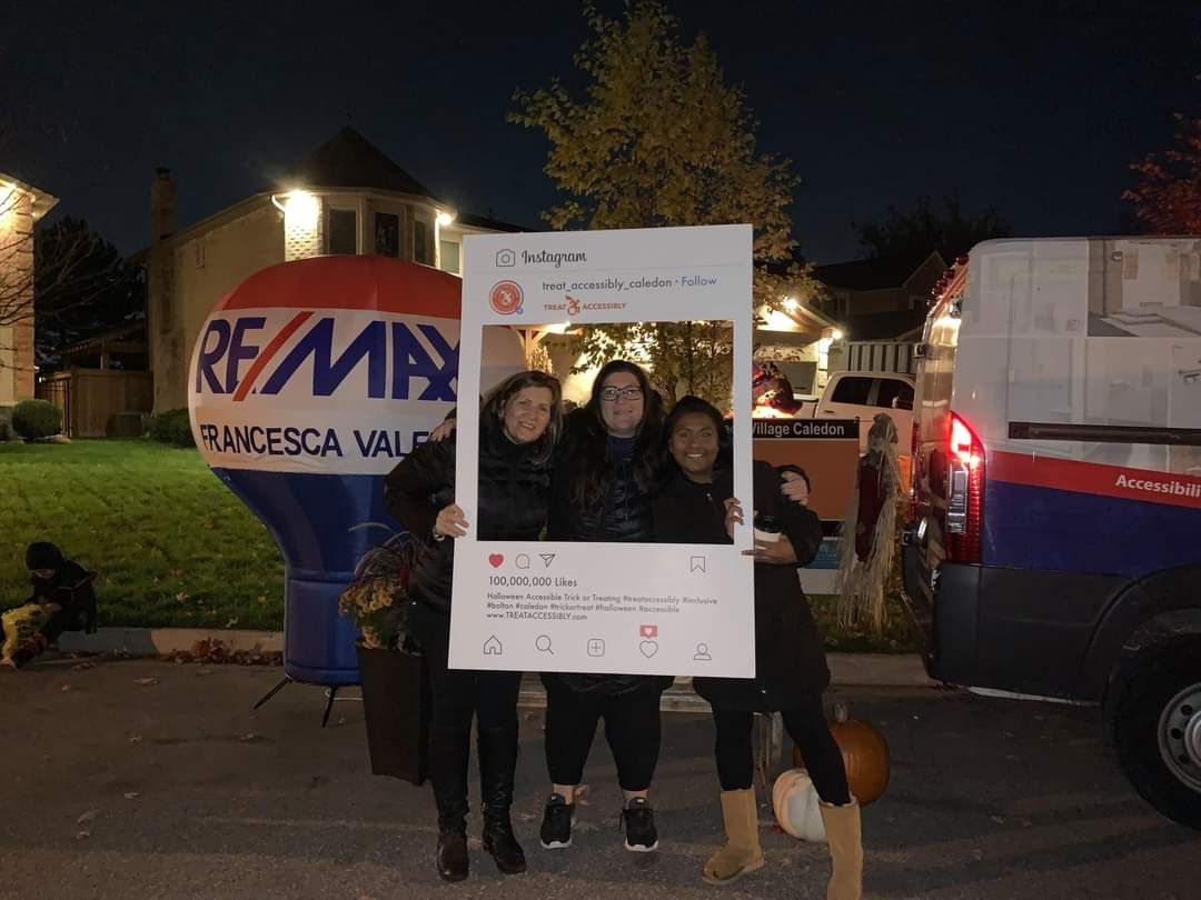 AnnetteGroves's tweet photo. Thank you John Groe and Francesca Valente to making this Halloween very special for children with special needs. Thank you Caledon OPP for your support of this amazing initiative!! https://t.co/nIUbo4ZWr8