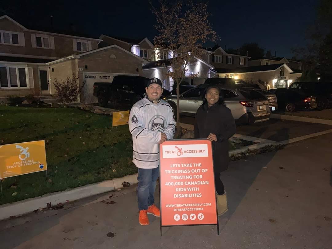 AnnetteGroves's tweet photo. Thank you John Groe and Francesca Valente to making this Halloween very special for children with special needs. Thank you Caledon OPP for your support of this amazing initiative!! https://t.co/nIUbo4ZWr8