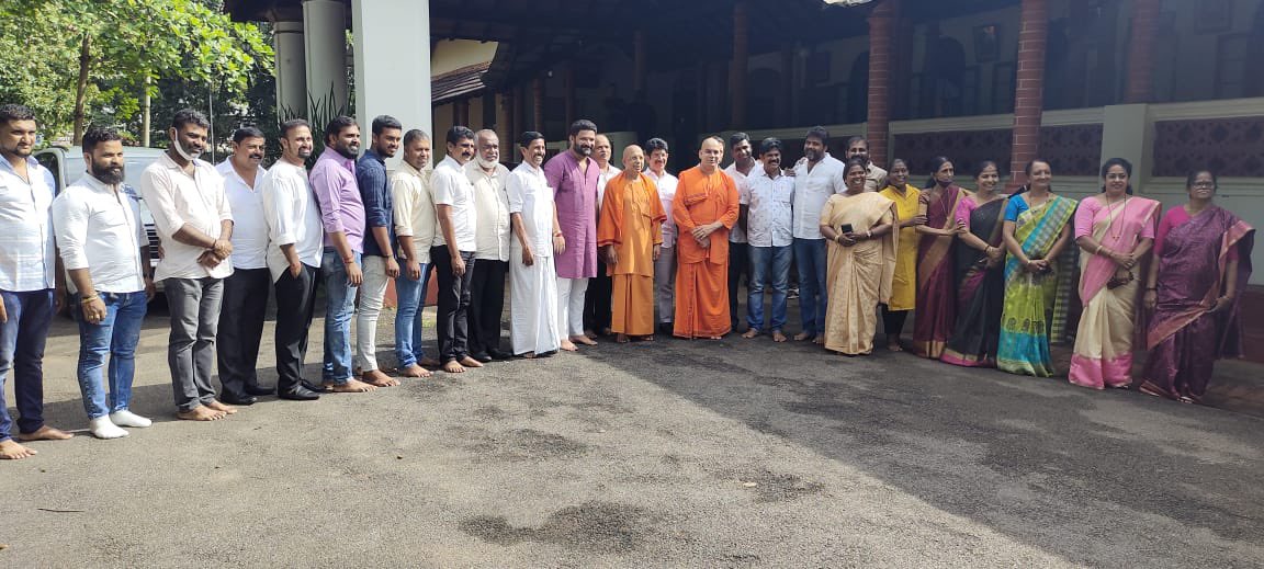 TheMithunRai's tweet photo. A moment of mountainous Pride to Namma Kudla !!! 

I, along with the Congress party members, today , visited the Shri Ramakrishna Ashram , felicitated the Swamiji on being bestowed with the Karnataka Rajyotsava Award for their contribution to the society. https://t.co/spaoYbdO6d