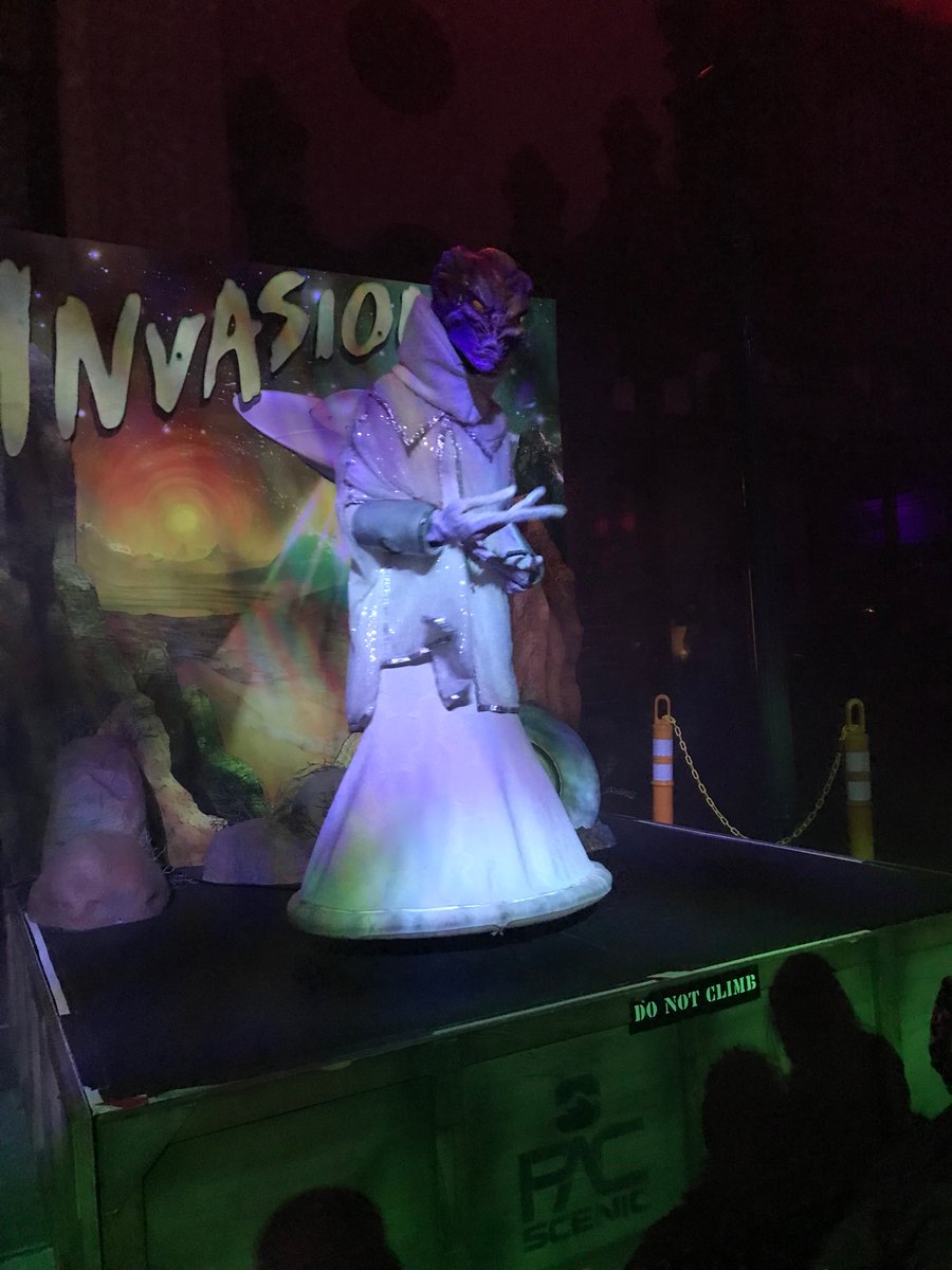 WerewolfExec's tweet photo. The truth is out there #Hacktion #HHN30 https://t.co/LQJIguda19