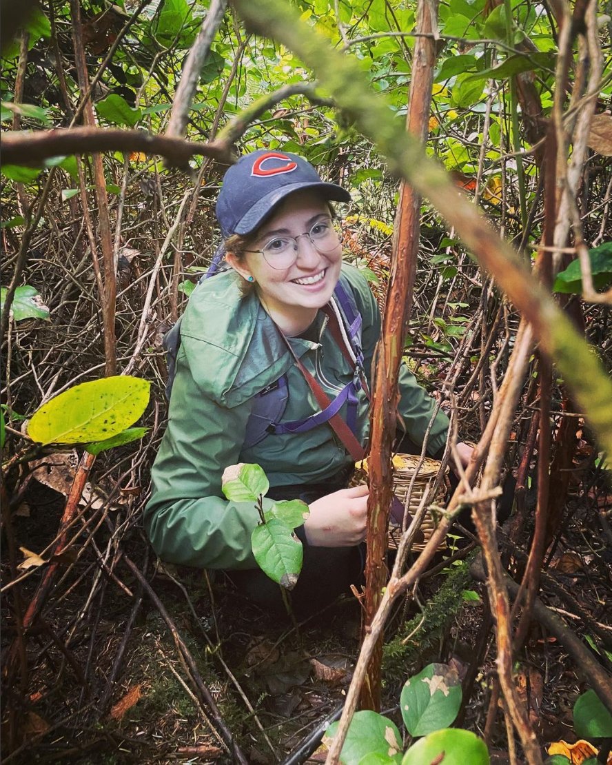 osu_bpp_grads's tweet photo. The BPP grads had a wonderful and very successful fungal foray this weekend. Not only did we find several choice edibles, but also we found some pretty spooky fungi. S/O to our fearless foray leader @teddyborland. https://t.co/3LGGCx6naB