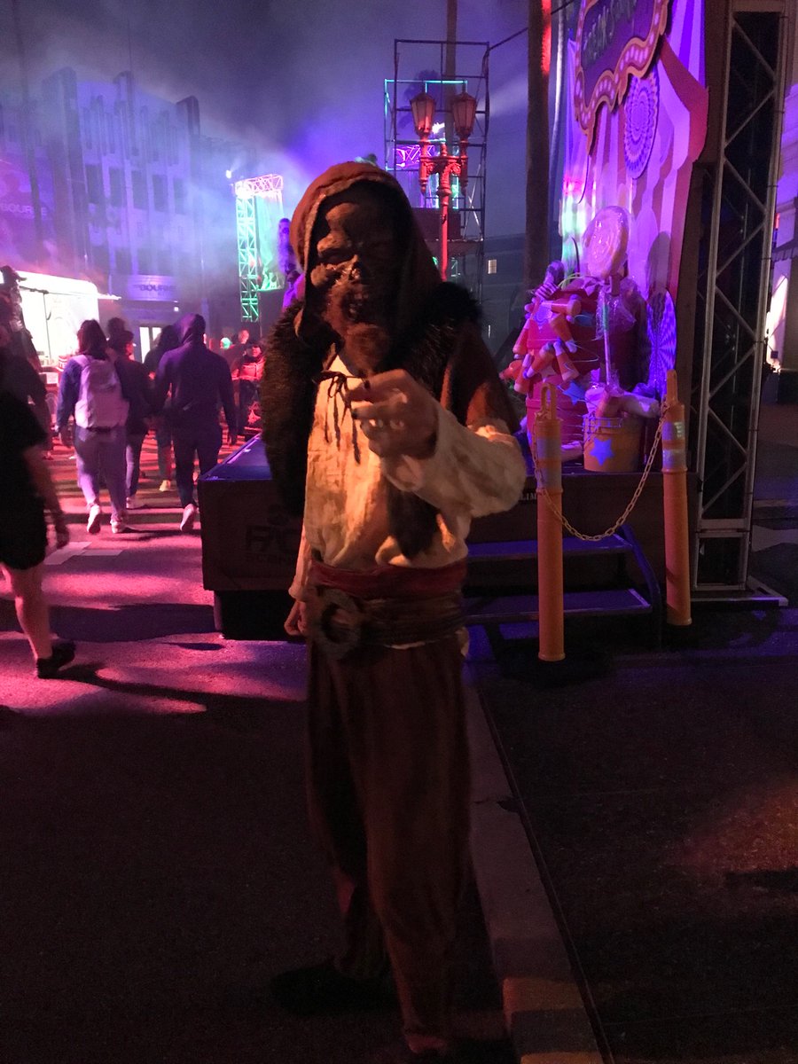 WerewolfExec's tweet photo. Finally caught a photo of my favorite Viking. #HHN30 #Hacktion https://t.co/n8DARcCtSY