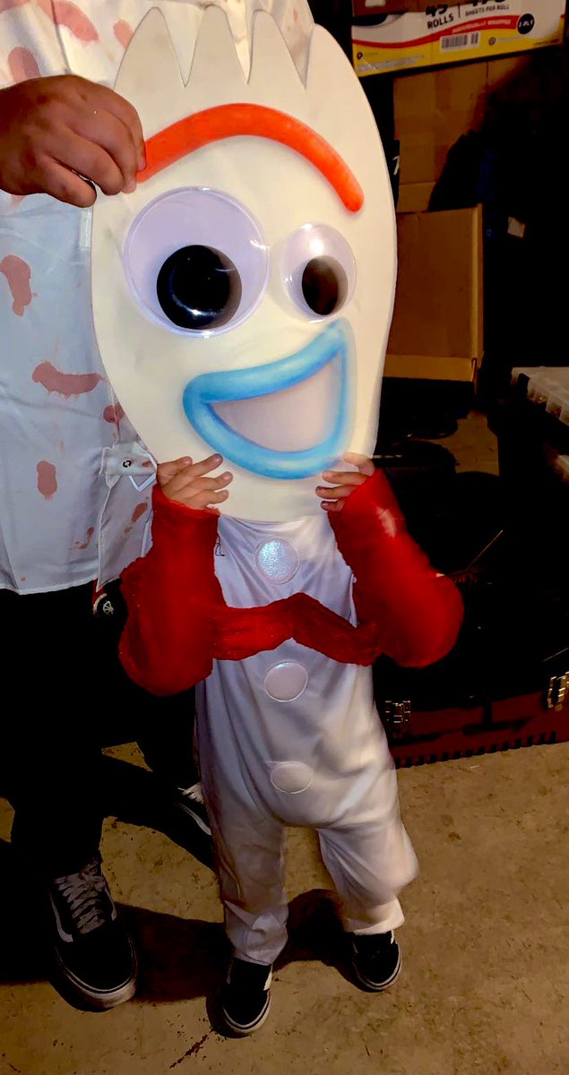 its_arii09's tweet photo. My mental patient &amp; my lovely Forky 🎃🖤🧡👻 Halloween 2021 w/my family @PaizPatrick24 https://t.co/1TiLR46sB0