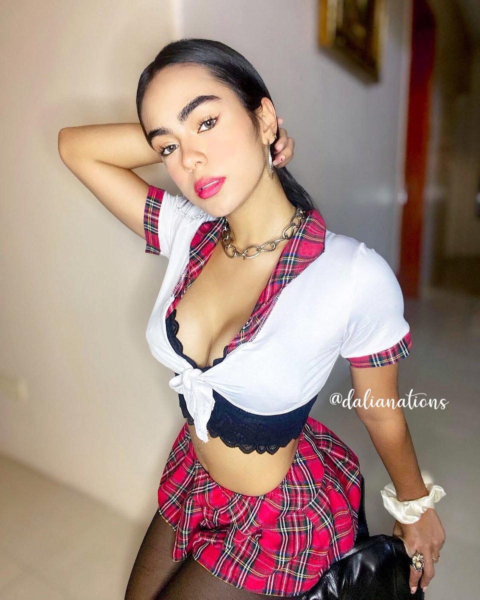 Happy Halloween 🎃👻 

©️Dalia Varde’s IG post

#dalia #daliavarde #kim #kimeniah #kimeniahsirveygozon #hesintoher #hesintoherbymaxinejiji #model #modeling #tart #halloween