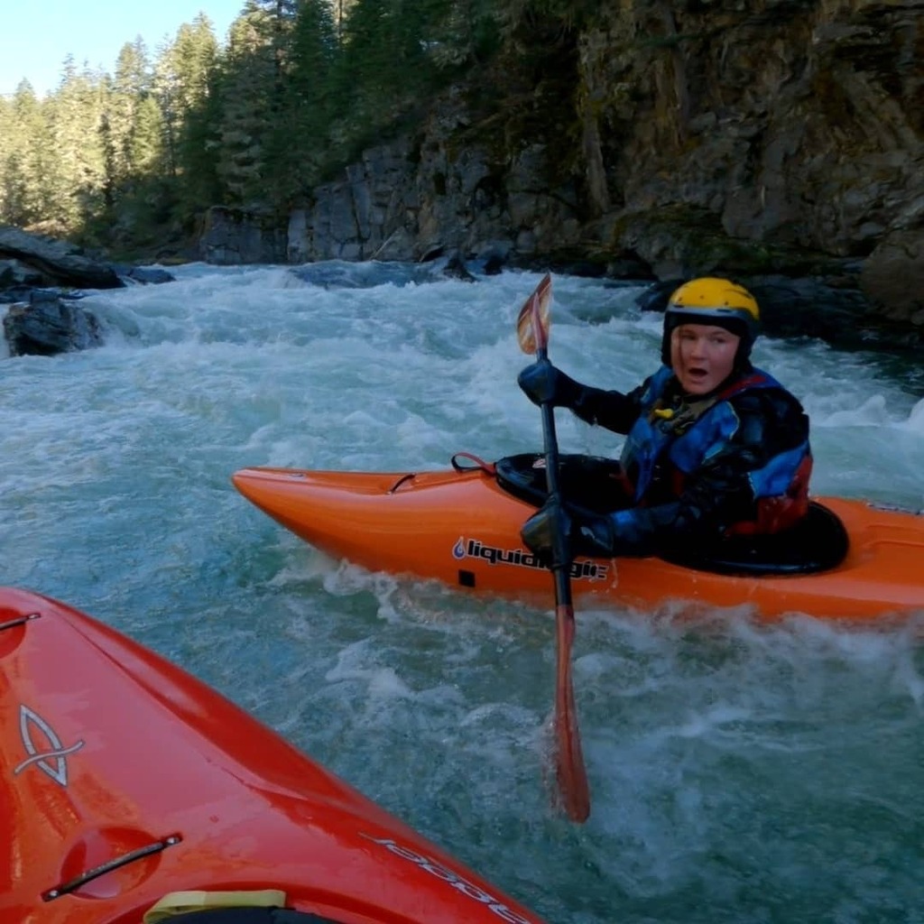 FullFaceAndy's tweet photo. @rasurej is back in the PNW! Fun paddling in the morning then chasing the little creature in the evening 🎃 https://t.co/mzxF3t0zB2 https://t.co/PKsbMljprK