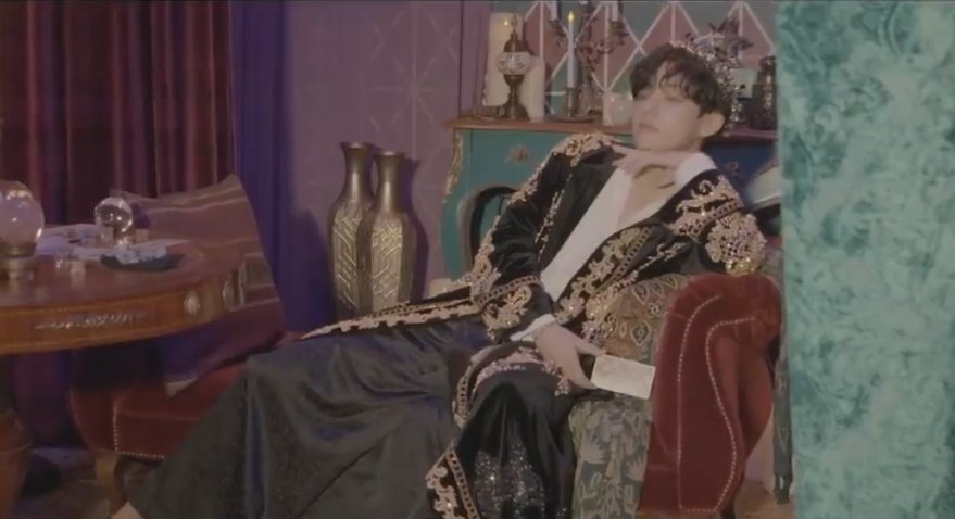 amreenf377's tweet image. How hot can you get taehyungahhhhh.... There are no limits to the hotness of this hooman🥵 have mercy plzz 🥲🥲
#KimTaehyung #BTSV #FateReader