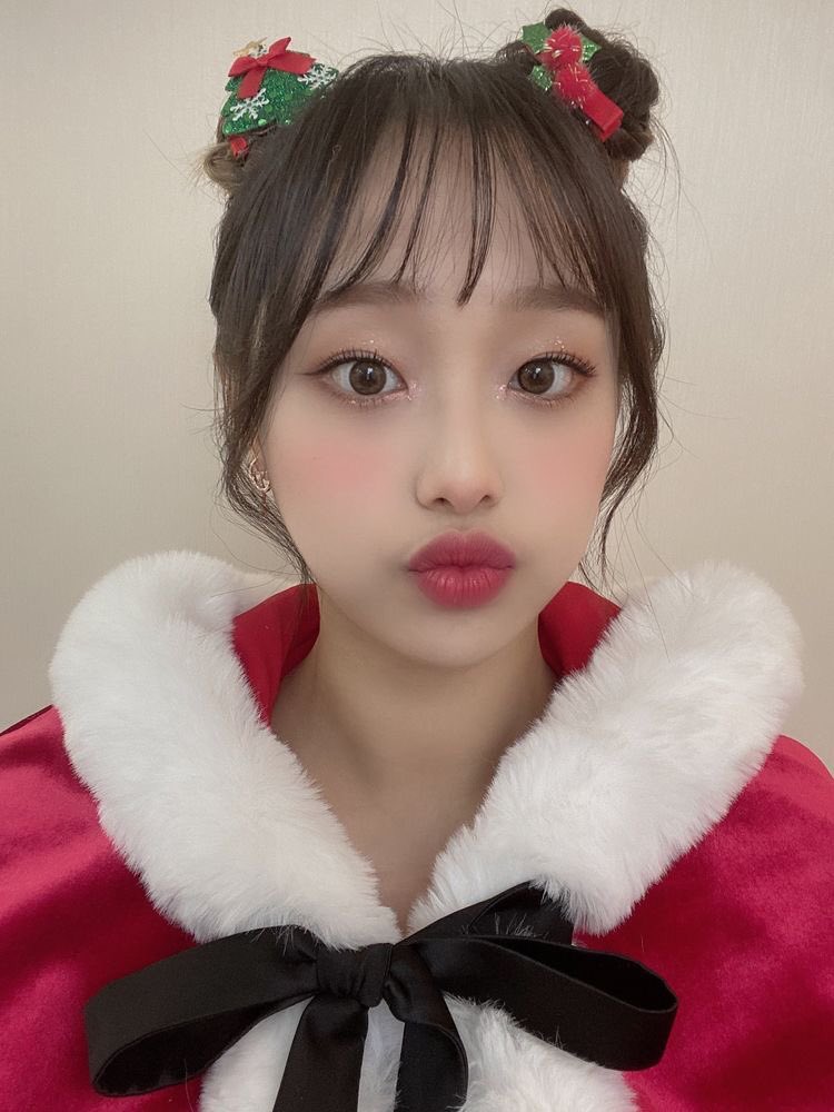 ChuukebThinker's tweet photo. Happy November bffs

—#loona #theboyz #kevin #chuu #츄 #켑 https://t.co/INKP94UBrI