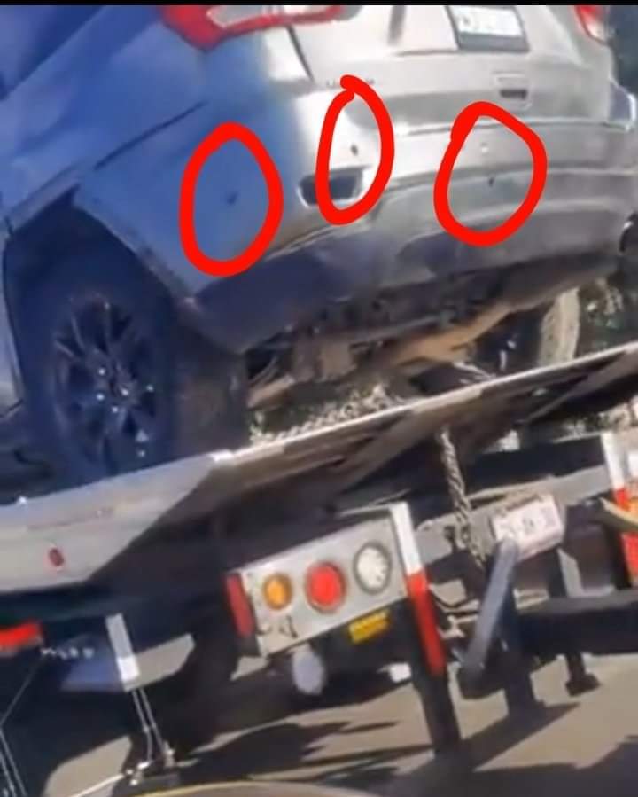 jimenguadalupe's tweet photo. @SebasResendiz Y eso que los policías no dispararon osea Benito disparó tantas veces mientras agonizaba así o más claro ni el agua a pero el se disparó solito pinche policías corrupta de mierda https://t.co/PEVDrGgLfh