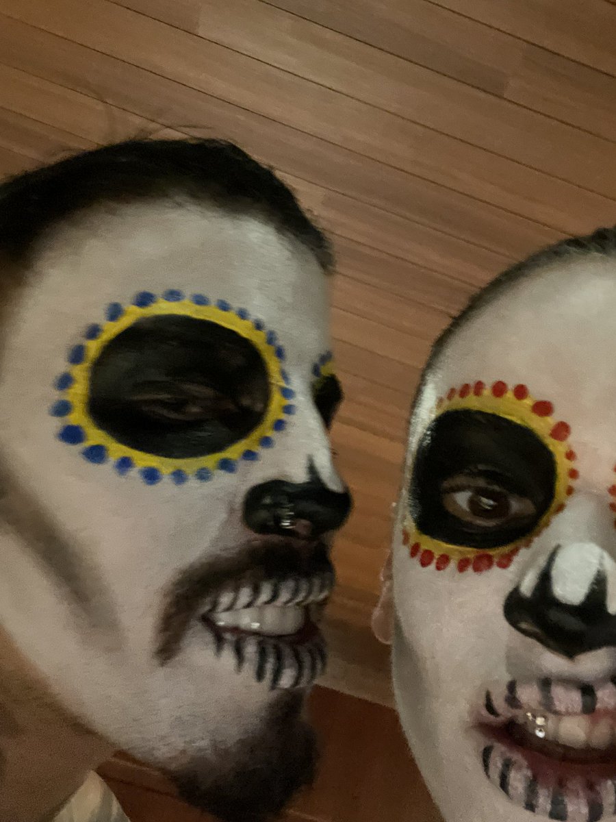 rauwalejandro's tweet photo. 💀🌺🌙 https://t.co/CVrssQSeeo