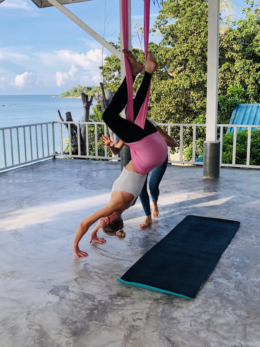 vanessabyogini's tweet photo. Aerial Yoga @anahatayogashala Koh Phangan Thailand https://t.co/D2tvNRpuUi