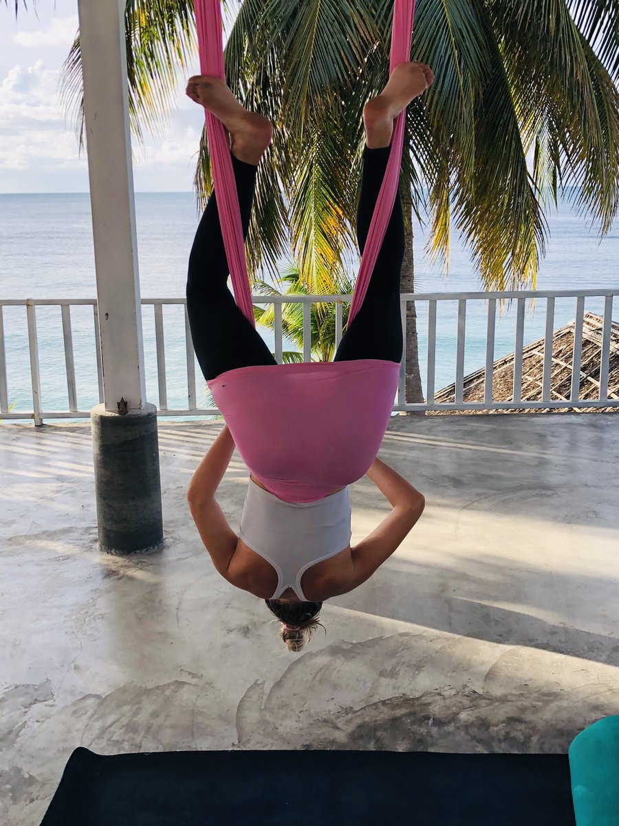 vanessabyogini's tweet photo. Aerial Yoga @anahatayogashala Koh Phangan Thailand https://t.co/D2tvNRpuUi