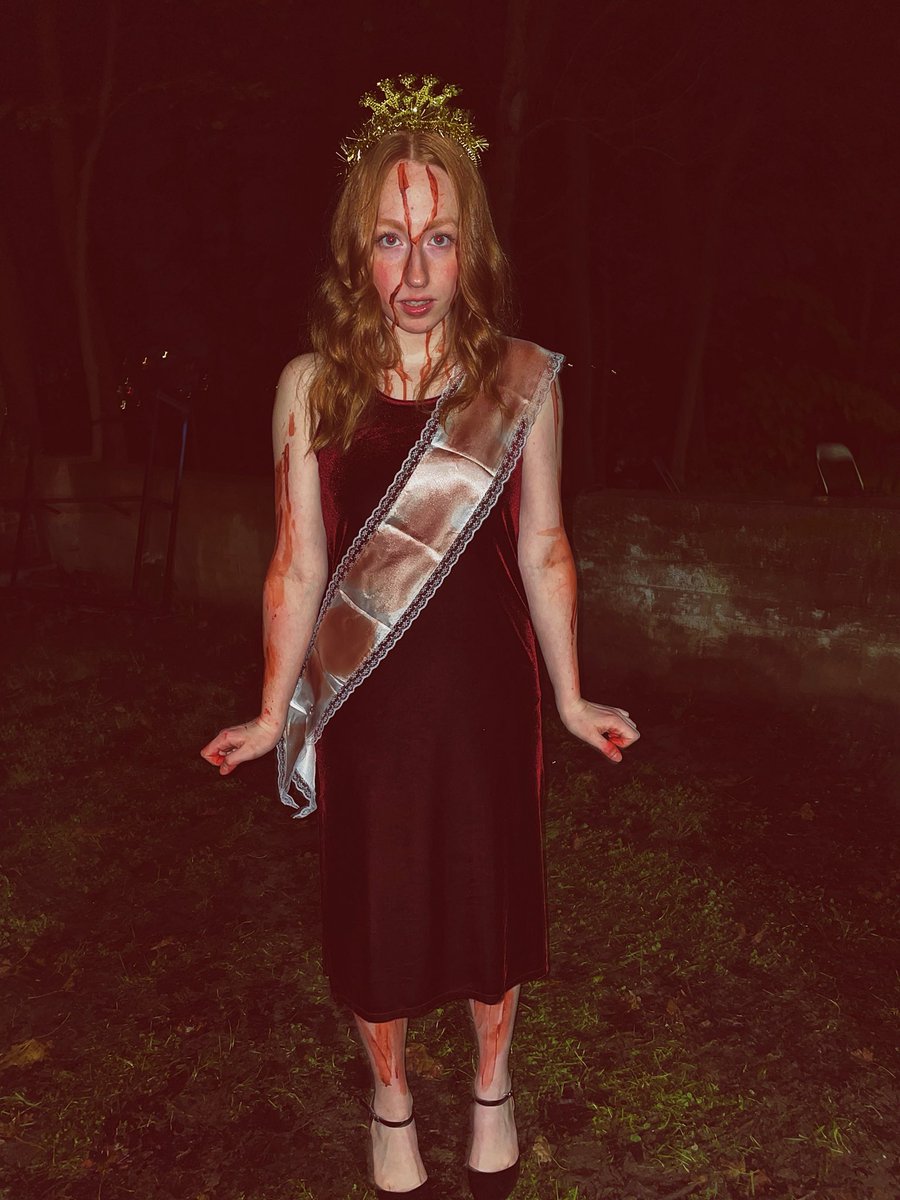 haleydoubleu's tweet photo. Swapped out the face paint for fake blood this year… It still won’t fully wash off of my arms but #worthit https://t.co/AgueUQg7ih