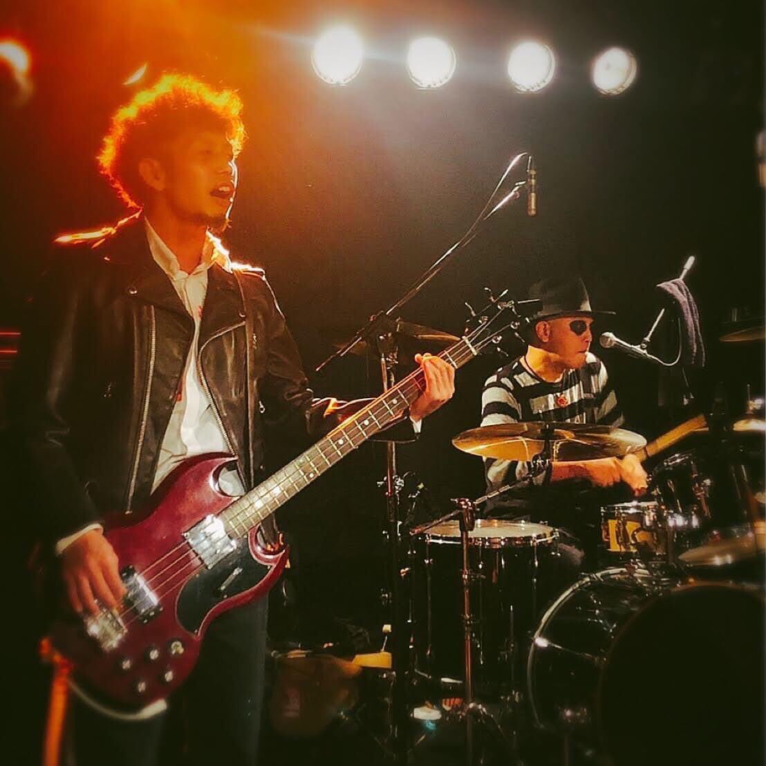 tomas69b's tweet photo. 色んなThunder⚡️support🥁✨
の僕です…あんま変わらんなw
楽しかった⚡️
#blackmarket #seventhfeat9th #selecters #nitrox #music #rock https://t.co/3hKfh51rpD