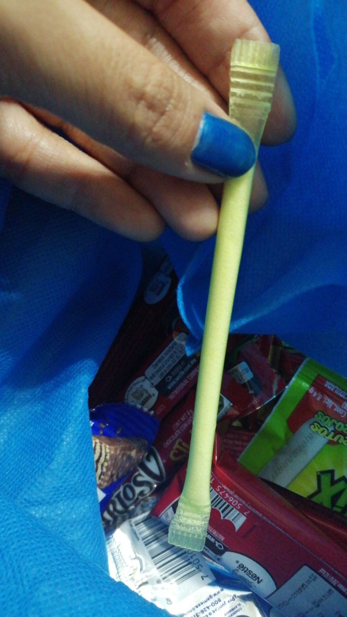beto_espagetto's tweet photo. Amigoooos nos trajeron dulces y que me voy encontrando esto 😐😐😐 #3Muerto #DesmuertoEnTwitch @LeyendasPodcast https://t.co/dXW2quRJjN