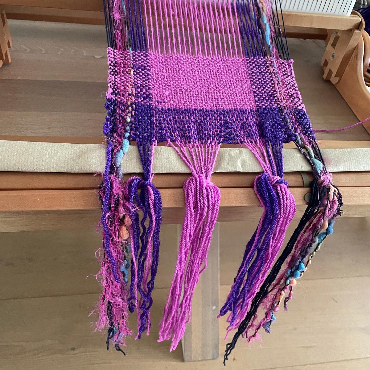 ThreadandWord's tweet photo. Celebrando El Día de los Muertos with a walk and a weave ! Remembering family & friends and all the good times. Hope you have a lovely start to the week #walking #weavingstories #threadandword #dayofthedead #diadelosmuertos #allsaintsday #weavingmemories #menomics #hapticmemory https://t.co/NYqa39fCdY