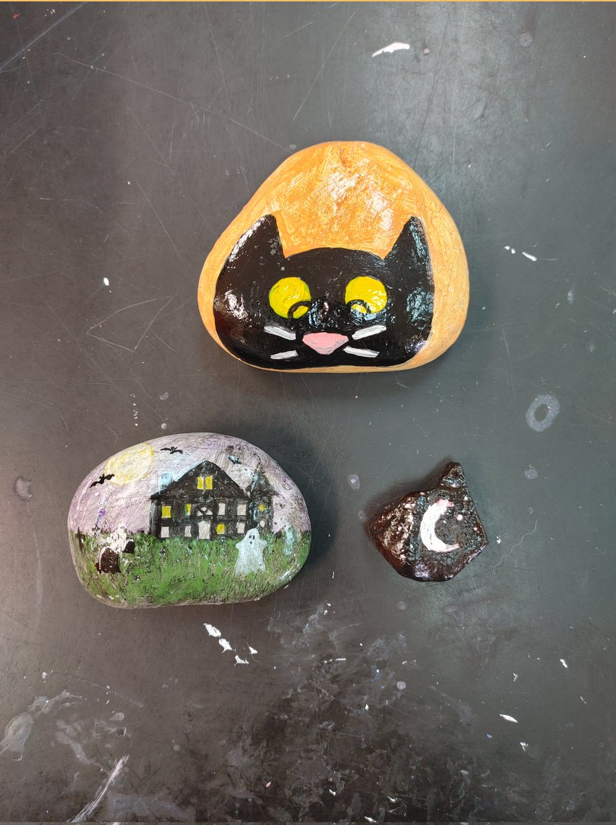 OFAM_Rocks's tweet image. I hope everyone at the Junior High enjoyed searching for Fall/Halloween rocks this past Friday!  Here are a few of the 40 that were hidden.  If you found one, post a photo of it here on #OFAM_Rocks for us to see!