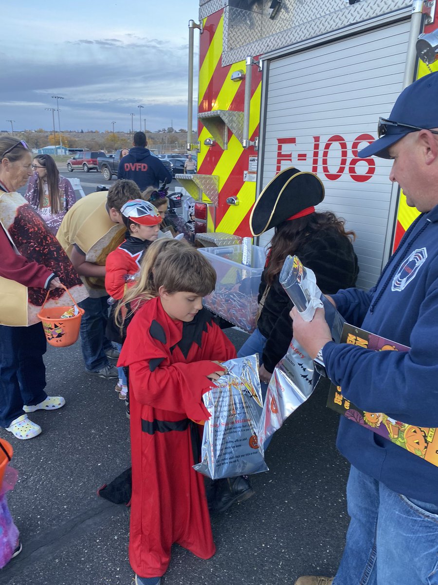 DuchesneFire's tweet photo. PR: Trunk-or-Treat

Duchesne Fire Department at the Trunk-or-Treat event 10/30/2021, held at the Duchesne County Centennial Events Center, Duchesne Utah.

Thanks to all that stopped to see us.

Happy Halloween! https://t.co/uqxCCBx2Fu