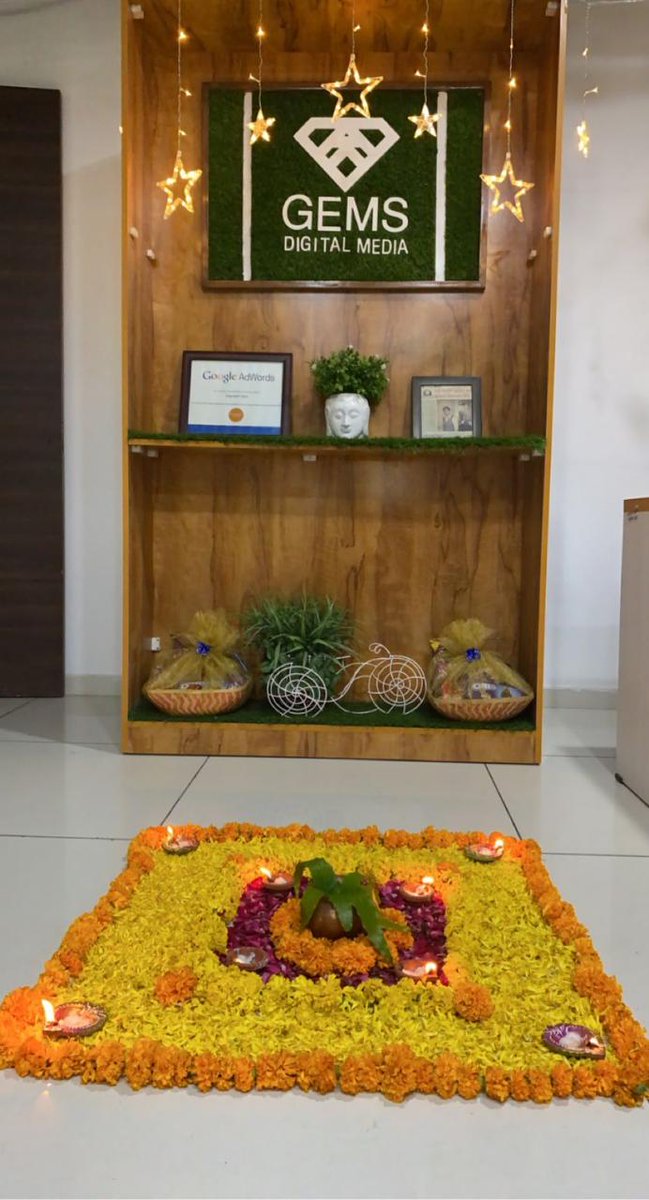 GemsDigital_IN's tweet photo. Diwali vibes are ON🤟🎁

#prediwali #decoration #teamwork #employeeengagement #celebration #gemsdigitalmedia https://t.co/v5A3K3oHPl