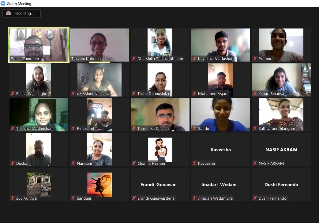 Values4A's tweet photo. #StrongerTogetherSL facilitators from #Gampaha, #Kalutara and #Colombo during our recent foundational trainings with on how #values can be understood during #Covid19๐คฉThanks to #Sarvodaya for their continuous support. #Values4All #NewNormal #COVID19LK #SriLanka #lka #staysafe https://t.co/PQls0B1GFP