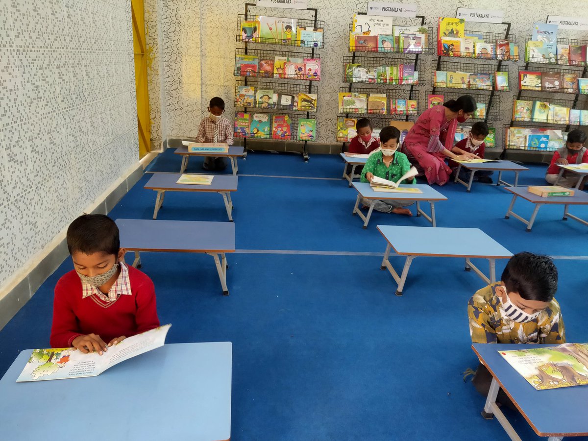 Shrads_chettri's tweet image. The tiny tots are also back to the school. At a South Delhi municipal corporation school  #schoolsreopening #DelhiSchool