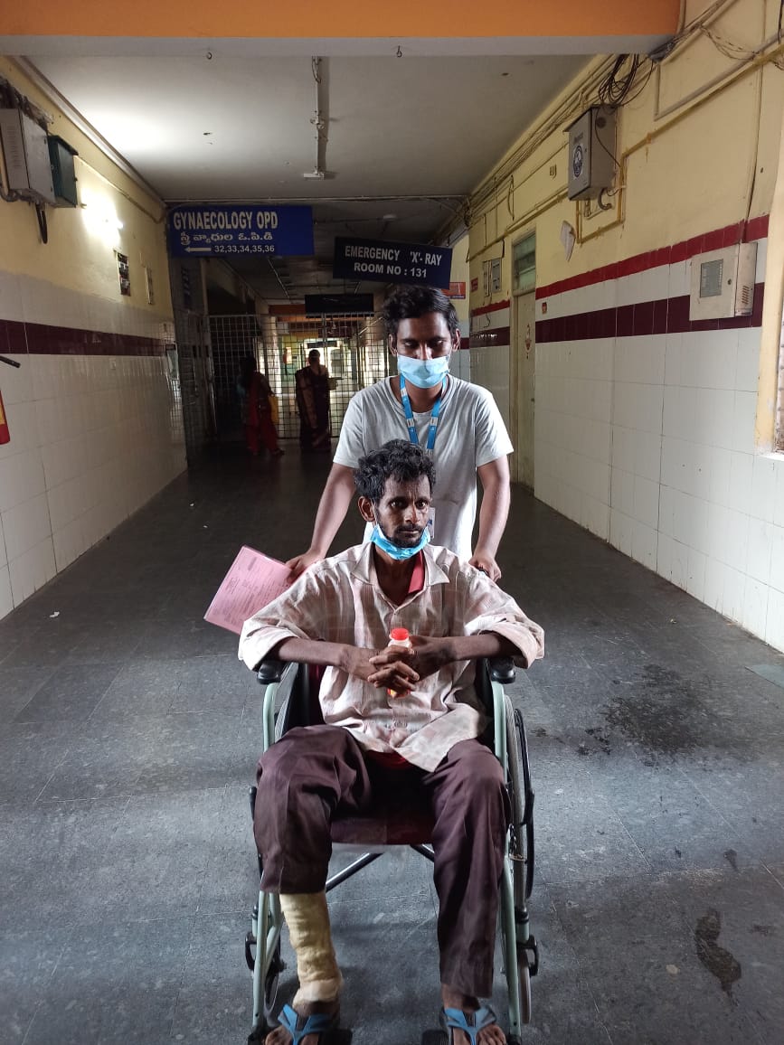GoodSamaritanIn's tweet photo. This homeless man was rescued with wound filled maggots, we took him to hospital for his treatment. He is doing better now and is residing at our home care center. If you want to lend a helping hand for the work we do, we request you to donate.
https://t.co/CaKxrU1Zos
#donatenow https://t.co/MhqtEa1RJg