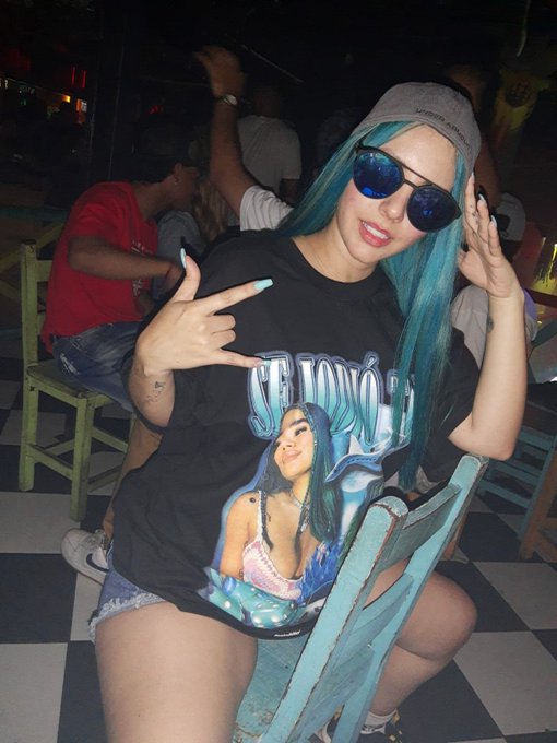 Que chimba ser&iacute;a que esto lo viera @karolg me ayudan? Halloween https://t.co/DsOQ0XlAqh<a class="tags" target="_blank" title="On Twitter" href="/?out=eyJ0eXAiOiJKV1QiLCJhbGciOiJIUzUxMiJ9.eyJpYXQiOjE3MjE5MjI4NzEsImlzcyI6InR3cG9ybnN0YXJzLmNvbSIsIm5iZiI6MTcyMTkyMjg3MSwiZXhwIjoxNzUzNDU4ODcxLCJyZWRpcmVjdF91cmwiOiJodHRwczovL3R3aXR0ZXIuY29tL2thcm9sZyJ9.c05tED9LRbsmYVQ-bS7O4Mn6NToNq2qrDs-EgF45yKhINvK-bbyhcKXIfnZih0qRZ36m-nyl0GFXCtoN41QOOQ">@karolg</a>