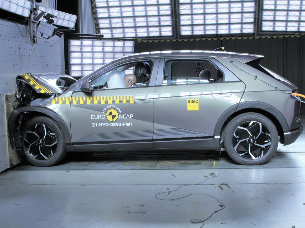 NextFleet's tweet photo. @ANCAPsafety issues greener 🌏 vehicle options with 5-star safety ratings, including the Hyundai IONIQ 5 EV🔋and two new alternative-powered variants of the Volvo XC40 – the T5 Recharge PHEV and T8 Recharge EV. Full article -> https://t.co/Hq5vuDk14v
#ElectricVehicles #Safety https://t.co/fnjIan45rk