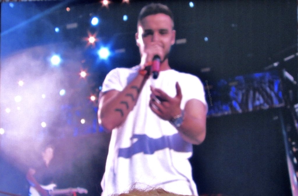 liam_projects's tweet photo. ساعت ۷:۳۰ شب دوباره توییت اتک داریم.
تا اون موقع یک کا ریپلای؟

" Liam Payne’s vocals on the acoustic version of Sunshine are giving us goosebumps. WHAT A VOICE!!! 
@LiamPayne
 #LiamPayne #Sunshine " https://t.co/BwVwQoJtvU