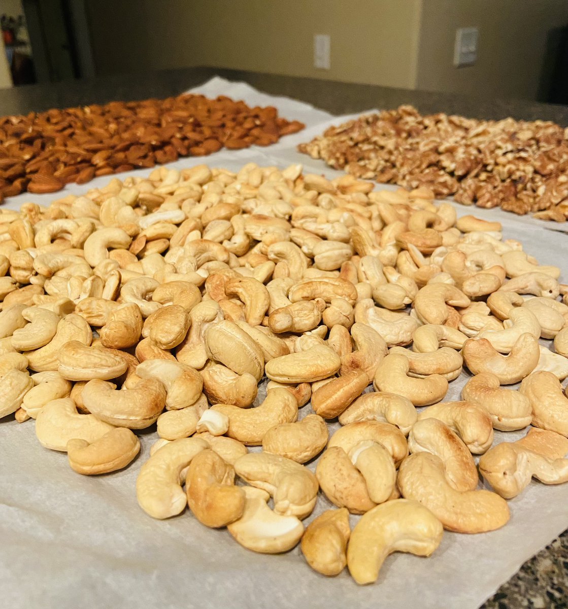 theFOWLISHHOUND's tweet photo. Roasting a variety a #nuts @DLewsionalEATs is gonna get his #CannaNutButter making ass off #homemade #food #foodie #CannaChef #Cannabis #HTFS #medicinal #CannabisCommunity #Mmemberville #StonerFam #smallbusiness #InfusionFun #edibles #fromscratch #Photos #DLewsionalEATS #420life https://t.co/RfAH9T0WX6