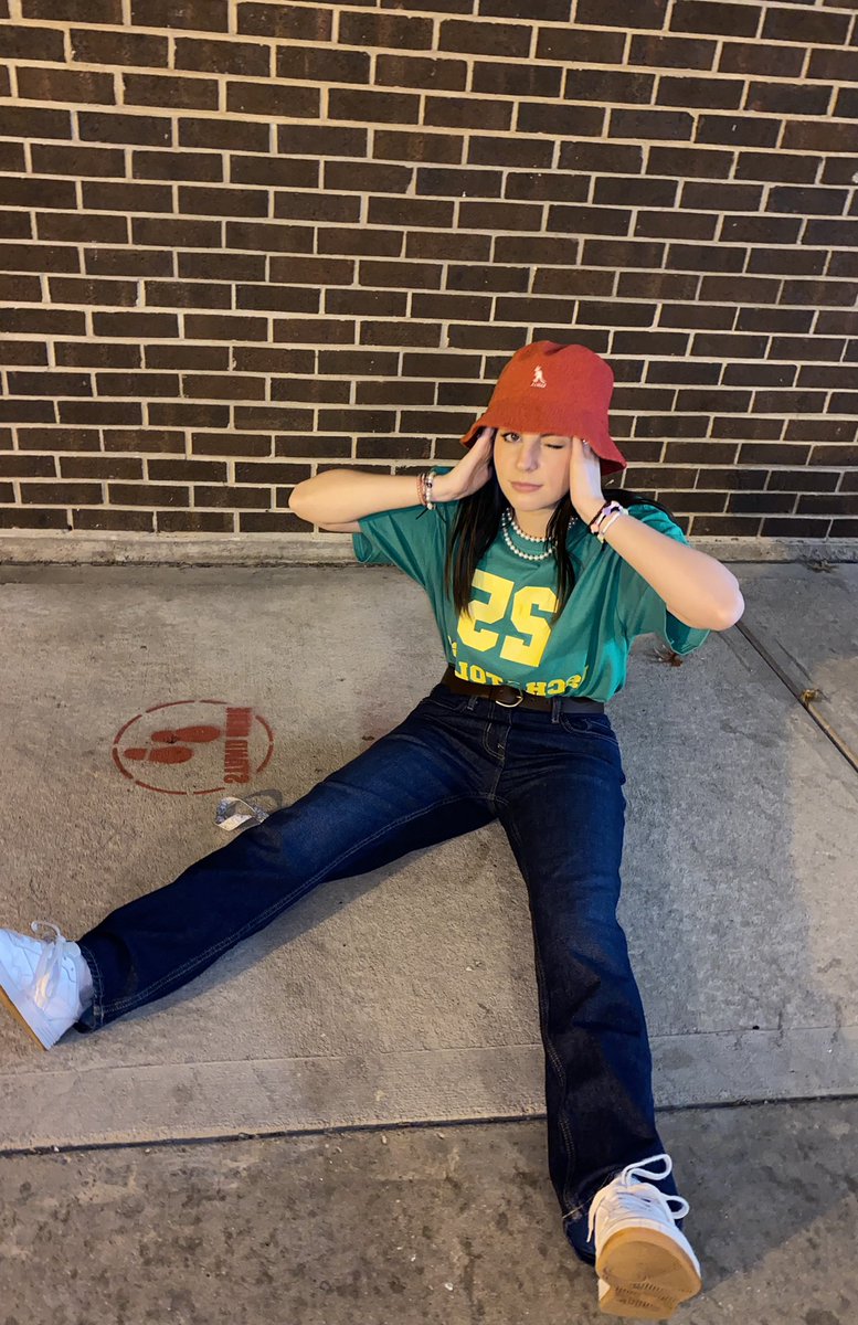 tenleetrash's tweet photo. guys I was #TEN for halloween https://t.co/l9zhsMwbFi