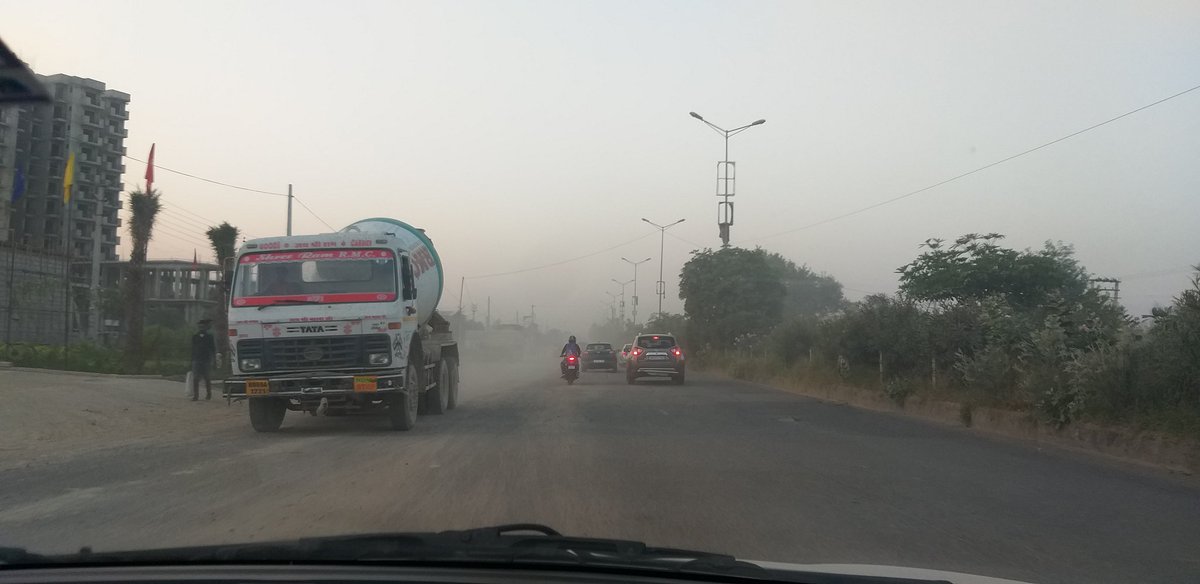 amandchawla's tweet photo. Govt always talk about #pollution from #stubbleburning #crackers #vehicles

What about this #RoadDust pollution which is everywhere in #Gurugram ⁉️

#potholes are killing people 

Why #authorities #Babus are not penalized for this ⁉️

@mlkhattar @anilvijminister @rakeshdaultabad https://t.co/QihCBzVk5N