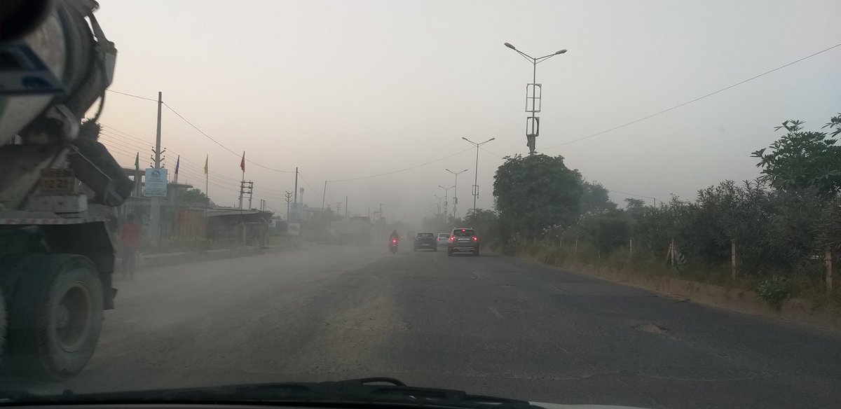 amandchawla's tweet photo. Govt always talk about #pollution from #stubbleburning #crackers #vehicles

What about this #RoadDust pollution which is everywhere in #Gurugram ⁉️

#potholes are killing people 

Why #authorities #Babus are not penalized for this ⁉️

@mlkhattar @anilvijminister @rakeshdaultabad https://t.co/QihCBzVk5N