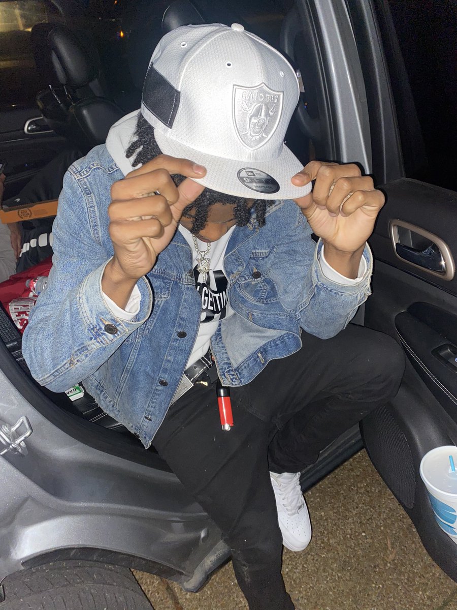 Tezzodavinci's tweet photo. Move a luh different im not like the averages 🏃🏾 Been Gettin Money I Just Choose to do this rap shit🥶🔋 https://t.co/zKcuOSLrQg