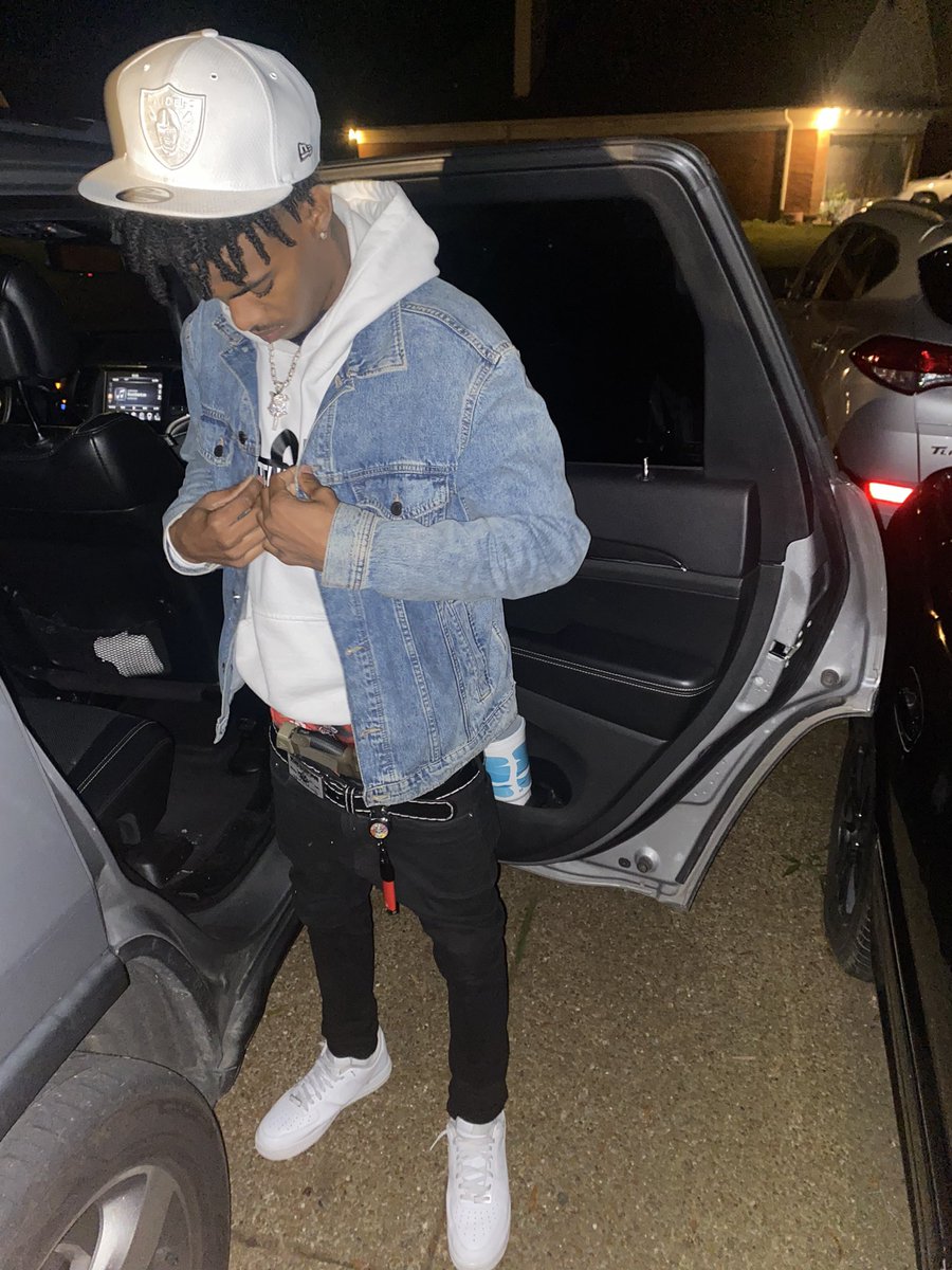 Tezzodavinci's tweet photo. Move a luh different im not like the averages 🏃🏾 Been Gettin Money I Just Choose to do this rap shit🥶🔋 https://t.co/zKcuOSLrQg