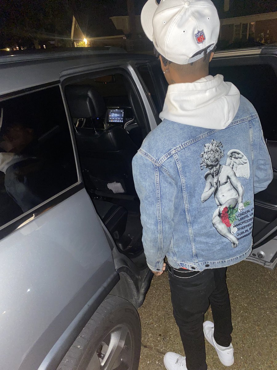 Tezzodavinci's tweet photo. Move a luh different im not like the averages 🏃🏾 Been Gettin Money I Just Choose to do this rap shit🥶🔋 https://t.co/zKcuOSLrQg