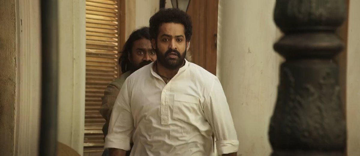 koratala_fan's tweet photo. Pindi dengav Hero ni @ssrajamouli 

Inko 10yrs min padathadi yemo kolukodaniko ah range 🙏 @tarak9999
#KomaramBheemNTR https://t.co/ax40SUFZbB