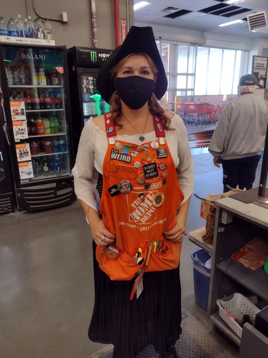 coryjt_02's tweet photo. Tracy, Brandy, Hunter &amp; @Hd22Teresa all in the spirit! Happy Halloween @HomeDepot3322 https://t.co/e2T0JAxBuh