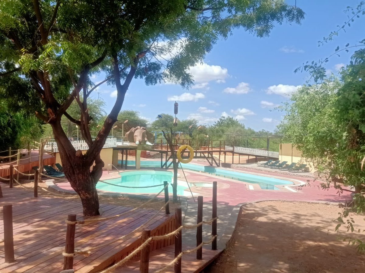 MuthuriKinyamu's tweet photo. Take me back to @SambElephLodge on the banks of Ewaso Nyiro river. There are 4 double villas and 6 family villas, the staff are such lovely hosts from the ladies, to our driver guide Robert and GM Silvester took care of us. S/O to Alfred for the bottomless G&amp;Ts. All inclusive🔥 https://t.co/Kbn3ZGFgst