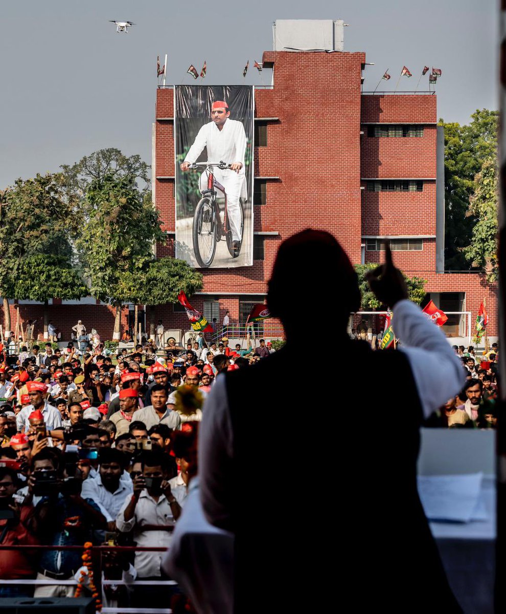 yadavakhilesh's tweet photo. #बाइस_में_बाइसकिल https://t.co/qTivRAyHUT