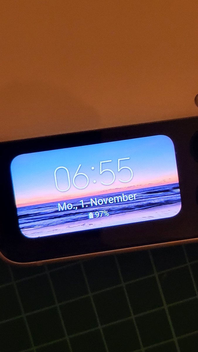 hamzza's tweet photo. #babyscreen Monday with #GalaxyZFlip3 🤩 https://t.co/8NrziSeiGz