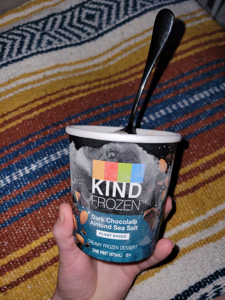 mermaidsav's tweet photo. What flavor do you think this is?
Dark Chocolate with bites of almonds and sea salt.....
It's vanilla with bites of dark chocolate, almonds and sea salt
#HalloweenFail https://t.co/Jje2f9K1eE