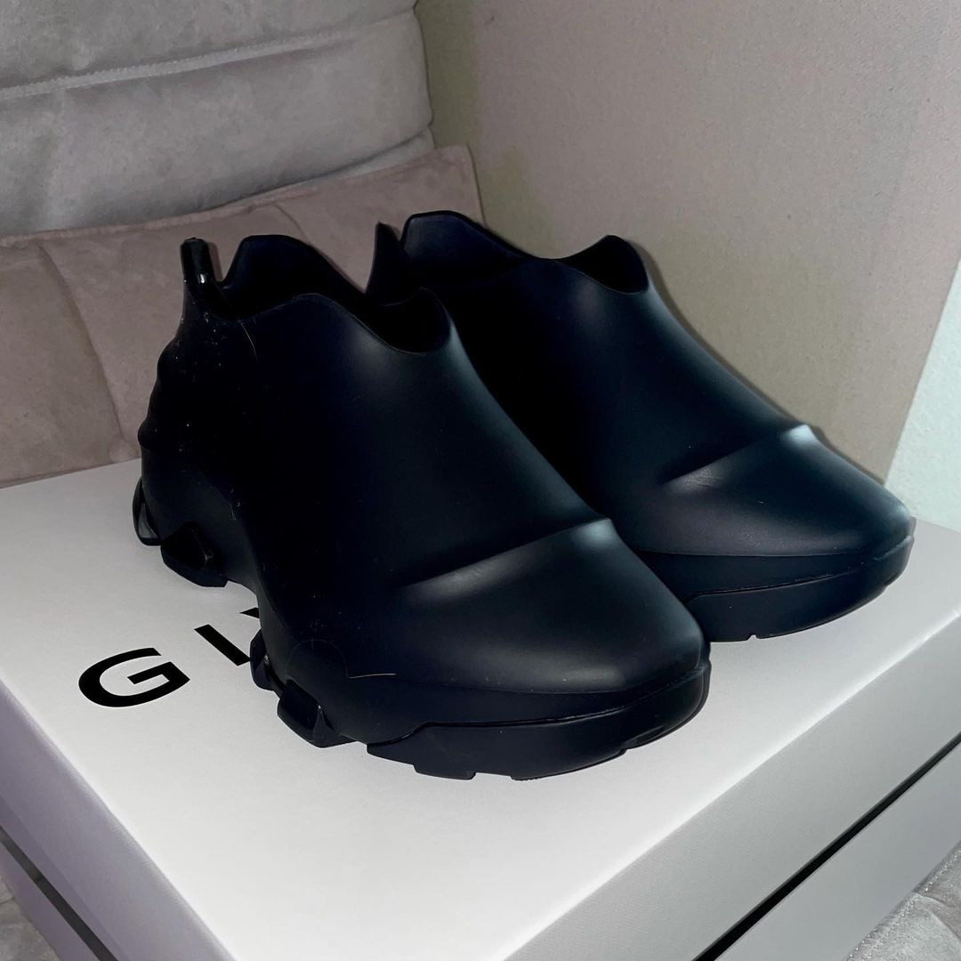 _RAVIGTCK's tweet photo. Sepatu baru🤘 https://t.co/fon6ZClCJj