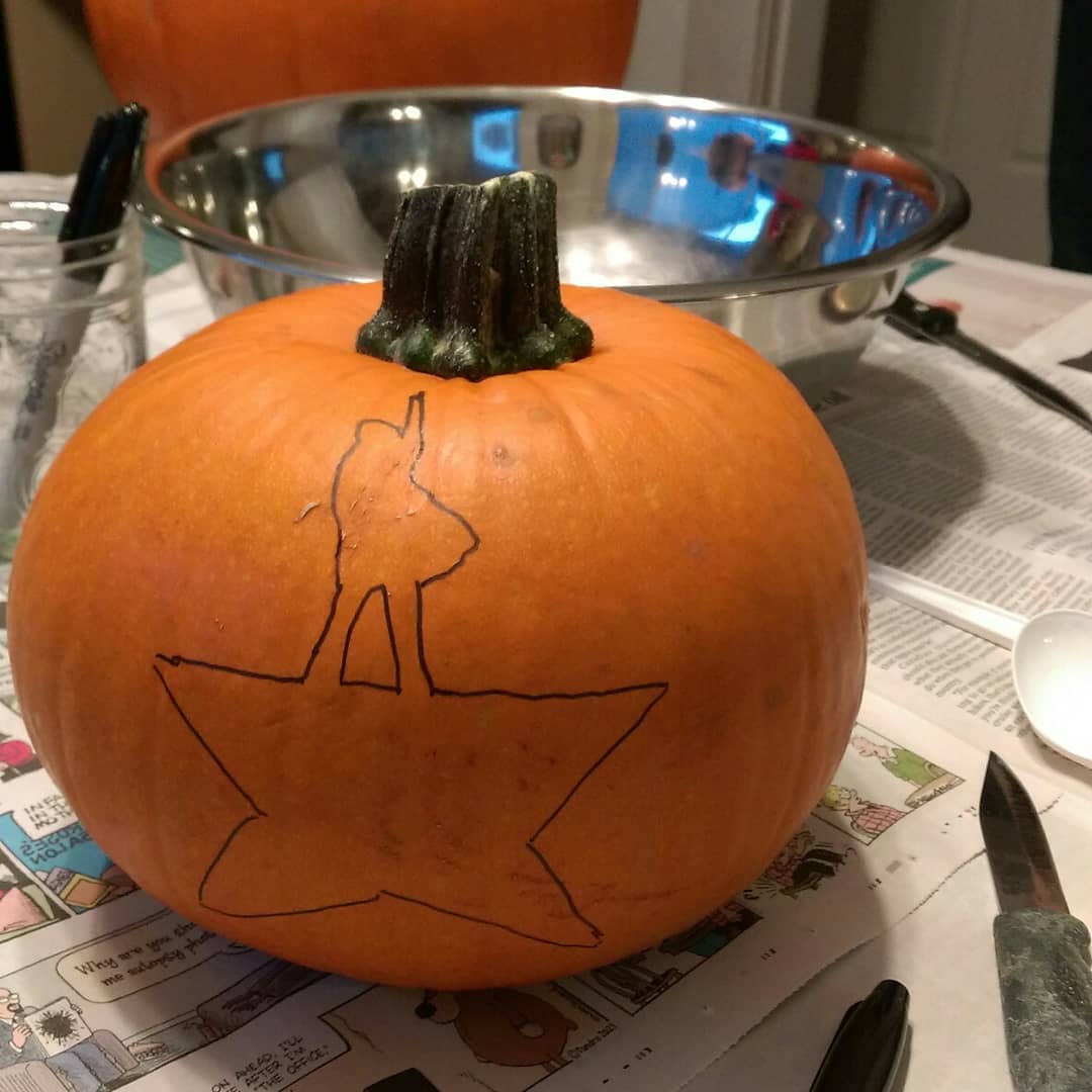 izzykao's tweet photo. My first time carving a pumpkin!🎃 Of course I had to make it a #Hamilween ❤ Not bad for first time, right? @HamiltonMusical @Lin_Manuel 😄 https://t.co/j9s52dwQmB