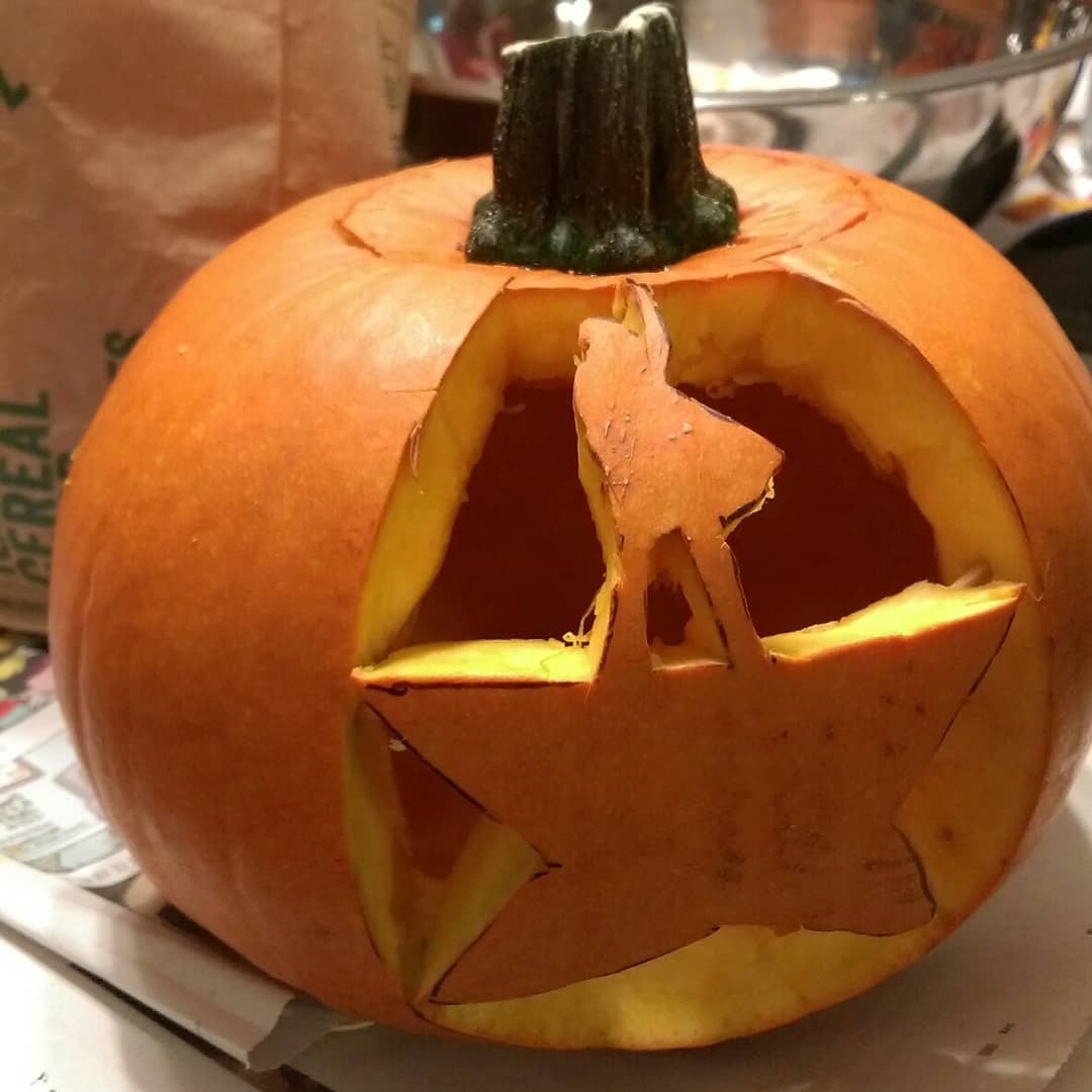 izzykao's tweet photo. My first time carving a pumpkin!🎃 Of course I had to make it a #Hamilween ❤ Not bad for first time, right? @HamiltonMusical @Lin_Manuel 😄 https://t.co/j9s52dwQmB
