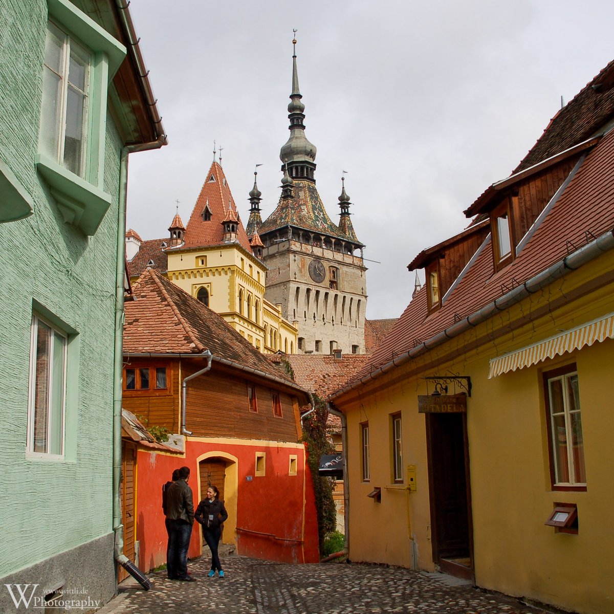 wittlitweets's tweet photo. Sighișoara Clock Tower, Romania [03.10.2009]

#SighișoaraClockTower #Sighișoara #Romania #Europe #travelEurope #offTheBeatenPath #RoadsLessTravelled #wittlig #NeverStopToExplore #neverstopexploring https://t.co/EWVEdJd1Np