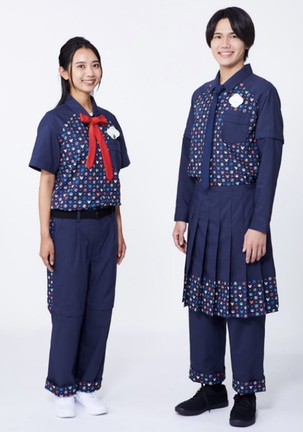 Tdr どりあ ディズニー情報 Twitter પર 新宿大通りに日本最大のディズニーストアが12月5日にopen Tdrクリスマスグッズも販売 キャストコスチュームも発表 7日まで抽選販売 当選の場合予約不要に キャンペーンを実施 12 5 12 25は予約が必要です 予約は