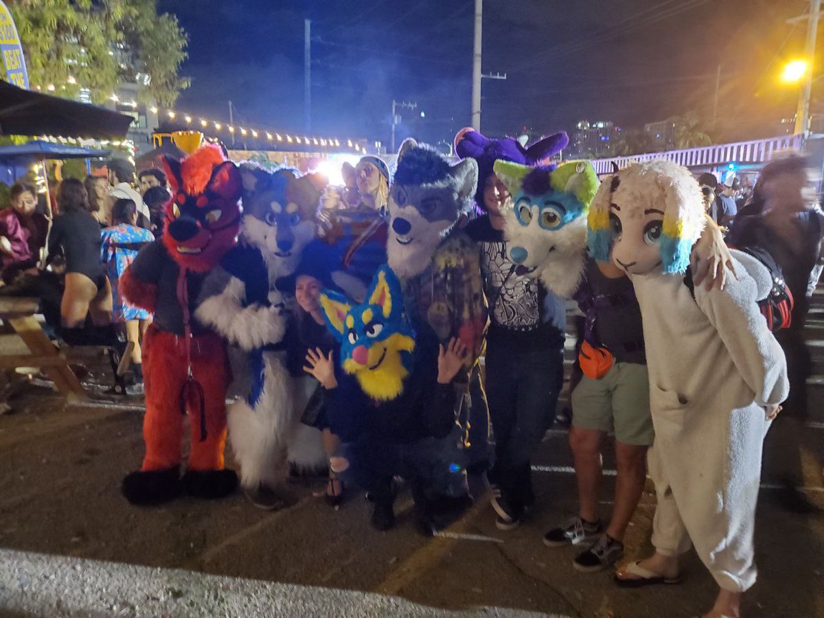 Polt_Ash's tweet photo. When furries invade #Hallowyn , you know the party won't stop! Had an awesome Halloween with some local furs!
@JennyFurArt @TrebleHusky @Gumptionshoe @Deebeldombo
I dont have everyone's Twitter to feel free to @ yourself in! ๐๐๐ https://t.co/UBdWcT9JGj